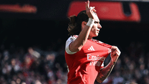 Premier Ligde Arsenal evinde geriden gelip kazandı