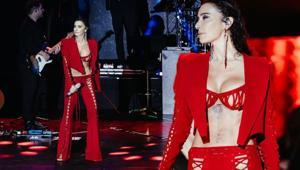 101 yaşındaki anneannesinden Sıla’ya büyük sürpriz Konserde kahkahalar havada uçuştu