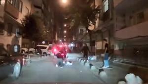 Esenlerde iki kız arkadaş arasında kavga Saçından tutup yerde sürükledi