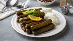Yaprak sarmanın üzerine tabak koyma geleneği aslında çok önemliymiş Suyu dağıtıyor