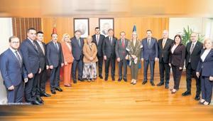 İzmir’de hizmet için zirve