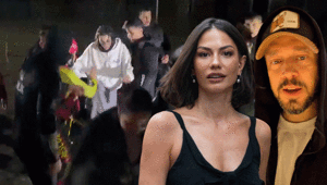 Stüdyoyu su bastı Murat Boz ve Demet Özdemir botla kurtarıldı