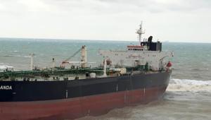 Sarıyer’de sürüklenen tanker karaya oturdu Mürettebat için ekipler harekete geçti
