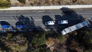 Edirnede kamyonet, karşı şeride geçen TIRa çarpıp devrildi; 4 yaralı
