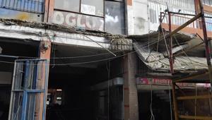 Ümraniyede balkon çöktü, 3 işçi yaralandı