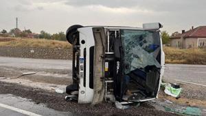 Kırıkkale’de işçileri taşıyan midibüs devrildi: 14 yaralı