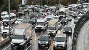 İstanbulda trafik kilit Yağmurun da etkisiyle yoğunluk yüzde 80e çıktı