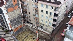 Bahçelievlerde iki binada zemin çökmesi dronla görüntülendi 20 daire boşaltıldı