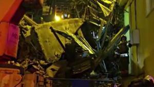Beyoğlunda 5 katlı metruk bina çöktü