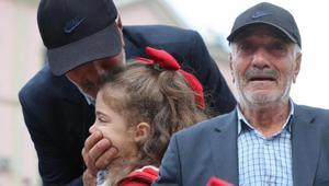29 Ekim kutlamasında duygu dolu anlar Yaşlı adamın gözyaşlarını tutamadı