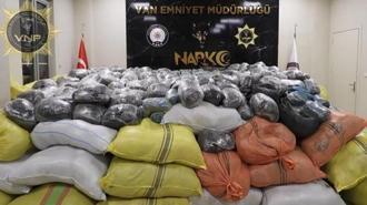 Van'da Narkogüç-38 operasyonu! 4 ton 600 kg esrar ele geçirildi