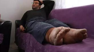 Bu hastalığın tedavisi yok! Bacakları her yıl 7 santim büyüyor