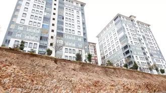 Binalar uçurumun eşiğinde: Bu cenazenin bir an önce kaldırılması lazım