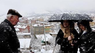 Van ve Ardahan’da kar yağışı etkili oldu