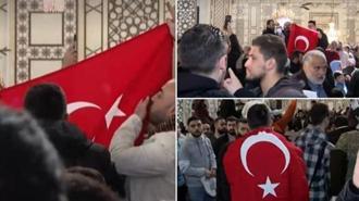 Emevi Camii'nde Türk bayrağı