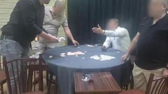 Kumar masasında suçüstü yakalandı: Şimdi geldim