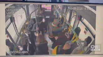 İstanbul'da iki metrobüs çarpıştı: 1 ölü, 20 yaralı