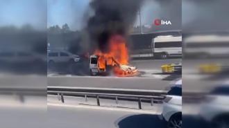 Bahçelievler E-5’te hafif ticari araç alev alev yandı