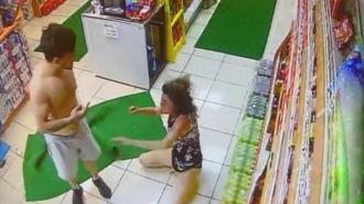 Fethiye'de akaryakıt istasyonunda kadına şiddet! Defalarca yumrukladı