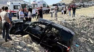 Şarampole devrilen hafif ticari araçtaki 3 kişi öldü