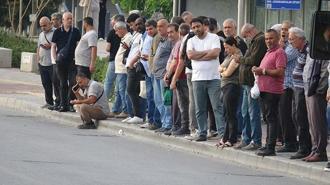 İzmir’de grev 2. gününde! Vatandaş durakta, araçlar yolda bekliyor