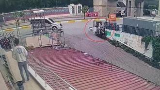 Motosiklet önce otomobile, ardından da duvara çarptı
