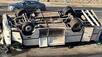 Hatay'da tarım işçilerini taşıyan minibüs takla attı: 25 Yaralı
