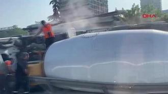 Küçükçekmece D-100 yan yolda beton mikseri devrildi