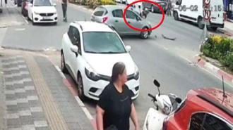 Kazada ilginç anlar! Savrulan motosiklet sürücüsü...