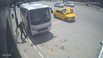 Elazığ'da yanan taksinin sürücüsü yaralandı