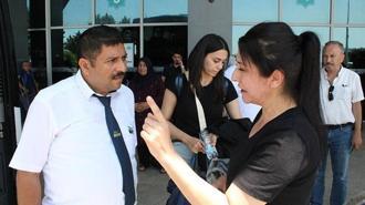 Yolcu sandığı sivil komiser ceza kesti: Direksiyonda telefona yakalandı