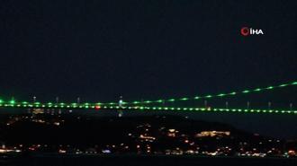 Fatih Sultan Mehmet Köprüsü, skolyoza dikkat çekmek için yeşil renkle aydınlatıldı