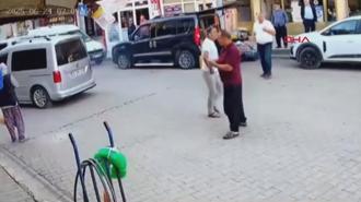 Adana'da meydana gelen 4.5 büyüklüğündeki deprem kamerada