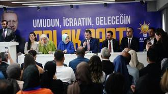 Gençlerin çay davetine Bakan Kurum katıldı