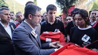 Bakan Yumaklı şehit orman işçisi için düzenlenen cenaze törenine katıldı