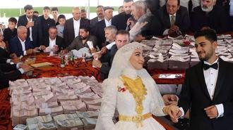 8 bin kişi katıldı! Geline kilolarca altın damada milyonlarca lira takıldı
