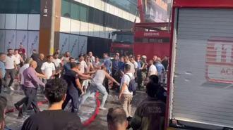 Bursa'da tekstil atölyesinde yangın çıktı, iş yeri sahibi itfaiye ekiplerine saldırdı
