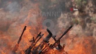 Terörsüz Türkiye yolunda tarihi adım! İlk PKK'lı terörist grubu silahlarını yaktı