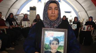 Evlat nöbetindeki anne: Cansız fotoğraflara değil, çocuklarımıza sarılmak istiyoruz