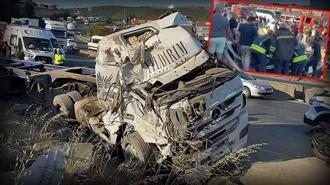 Kocaeli'de korkunç kaza! 3 araç birbirine girdi! 5 ölü, 1 yaralı