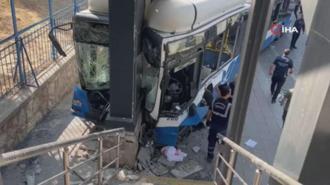 Ankara'da belediye otobüsü kazası!
