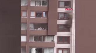 Ankara'da bir binada yangın: Mahsur kalanlar var