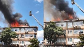 Üsküdar'da 4 katlı binanın çatısında yangın