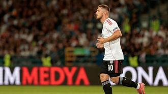 Beşiktaşlı futbolcu Semih Kılıçsoy, Cagliari'ye transferi için İtalya'ya gitti