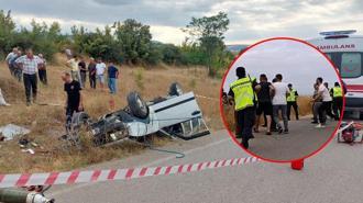 Takla atan otomobilde sürücü hayatını kaybetti, yakınları yaralıya saldırdı