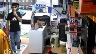 Ümraniye'de pes dedirten hırsızlık: Oyun konsolunu çaldılar, sahibi peşlerinden koşarken telefonunu da aldılar