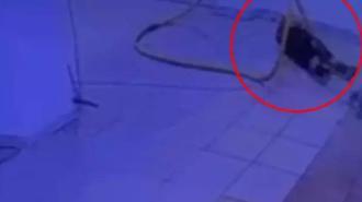 Kahreden görüntü! Akıma kapılan kapıcının feci ölümü sitenin güvenlik kamerasında