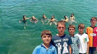 Göle girenin saçı sarıya dönüyor! Kışın Ronaldo’yduk, yazın Osimhen'iz