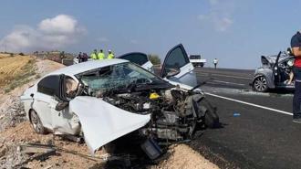 İki otomobil kafa kafaya çarpıştı! 4 ölü, 1’i ağır 2 yaralı