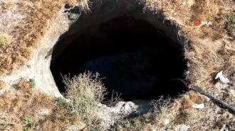 Balıkesir'deki deprem sonrası Eskişehir'de oluşan obruk böyle görüntülendi